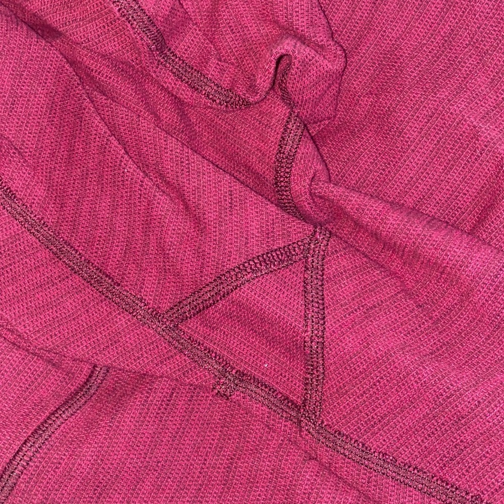 🪿Adorable maroon Lululemon reversible leggings! - Picture 10 of 10